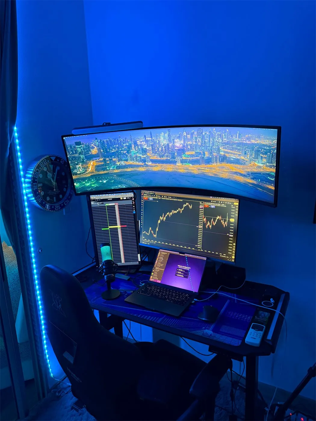 ICTFINATIC VIP Room promotional cover image for the live ICT NQ trading signals room